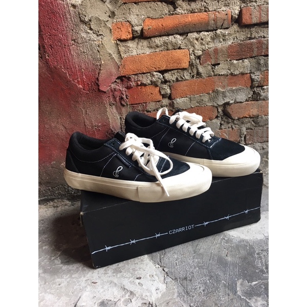 sepatu lokal czar project black white