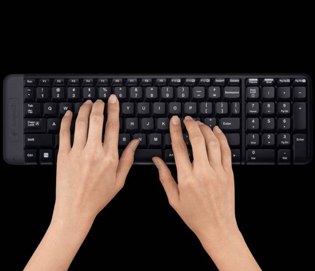 Клавиатура сама нажимает. Пальцы на клавиатуре. Клавиатура сама нажимает. Комбинации клавиш на клавиатуре alt+f4. Нажимает на клавиатуру.