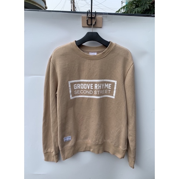 Crewneck groove rhyme second