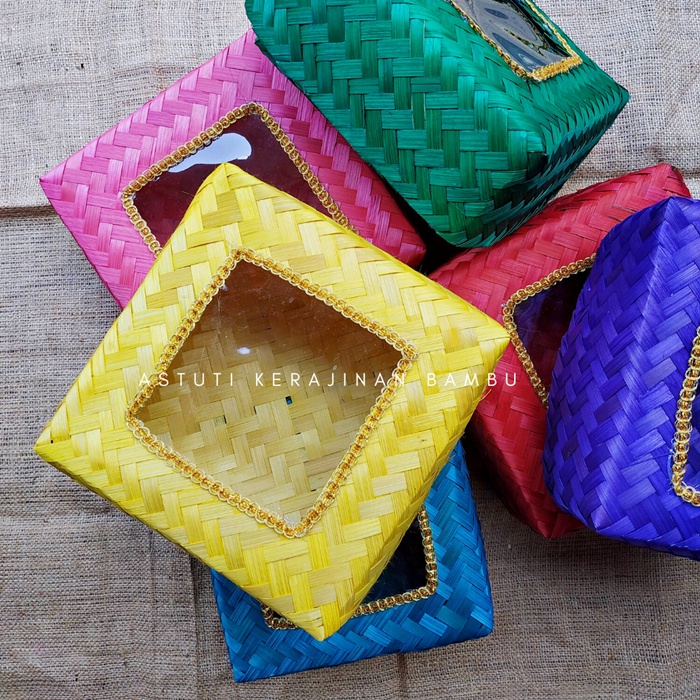 

sepasang Besek Warna Mika + Renda 18 x 18 x 8 cm/ besek hantaran/ besek hias/ besek anyaman bambu