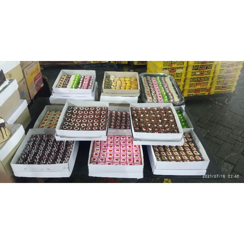 

KUE TART CINTA KASIH / KUE BOLU TART PREMIUM / KUE BOLU TART ISTIMEWA