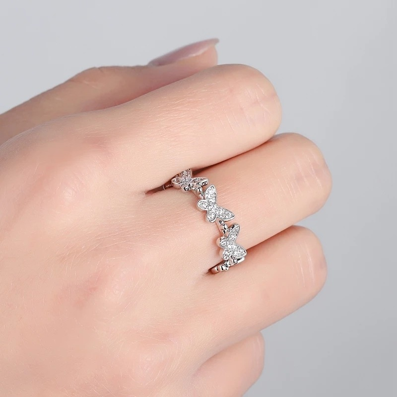 Cincin Model Butterfly Terbuka Adjustable Warna Silver Gaya Gotik Minimalis Elegan Untuk Wanita