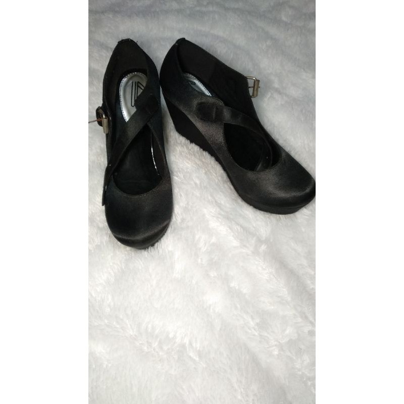 Sepatu Wedges i Wear Up Preloved / Bekas