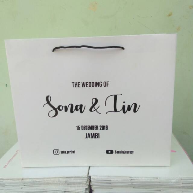 

Paperbag pernikahan wedding,bridesmaid ,souvenir, murah dan berkualitas