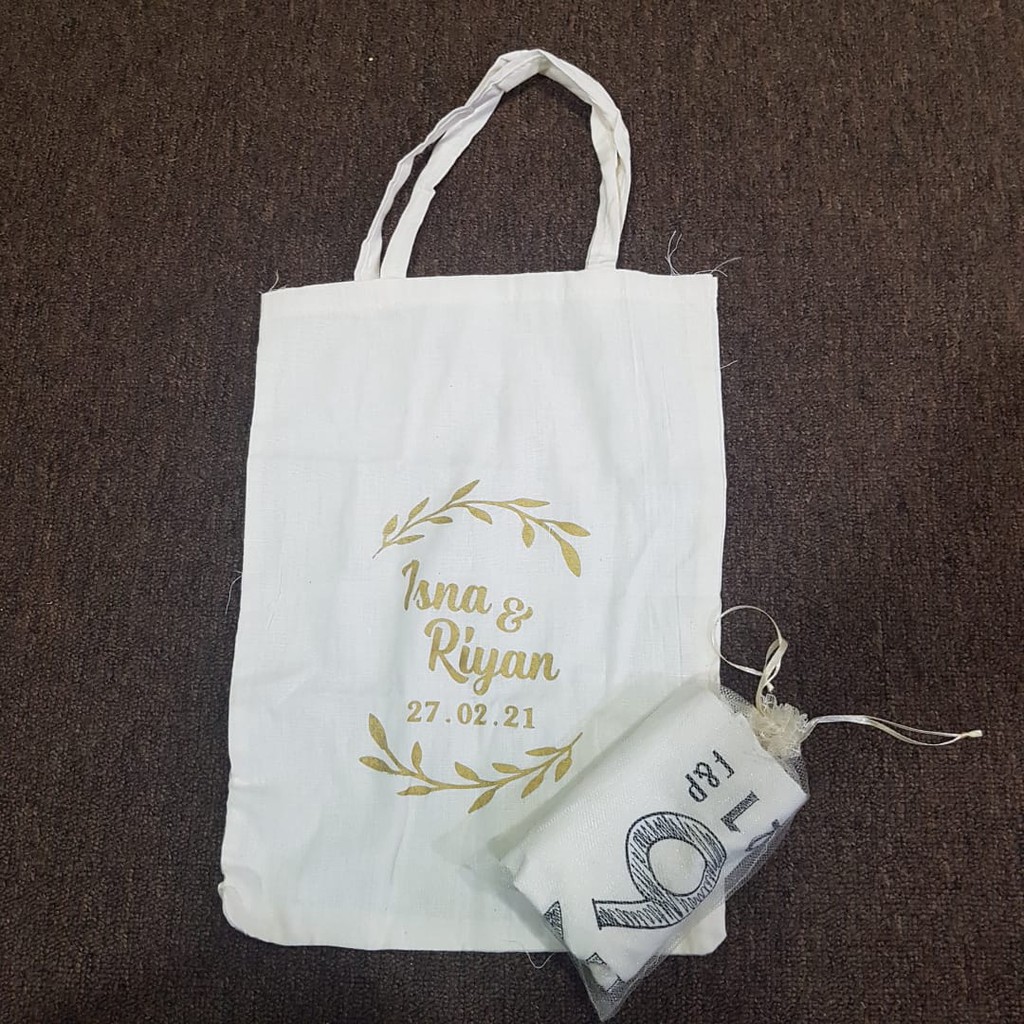 

Grosir Souvenir Termurah 200 Pcs Tas Blacu Kecil Ukuran 25 x 35 Free Sablon Packing Tile cantik