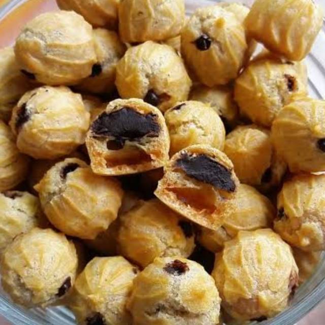 

Kue sus kering coklat soes