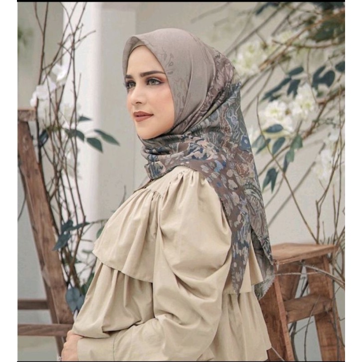 Preloved Farsha Khaki Buttonscarves