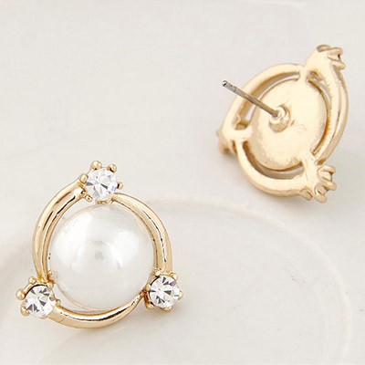 LRC Anting Tusuk Elegant White Pearl Decorated Simple Design A39078