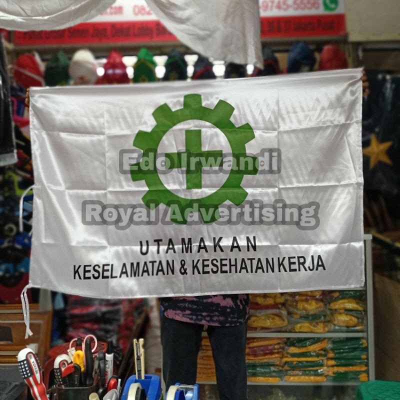 

Bendera K3 Bendera Keselamatan dan Kesehatan Kerja Bendera Safety Uk. 90 cm x 135 cm Bahan Satin