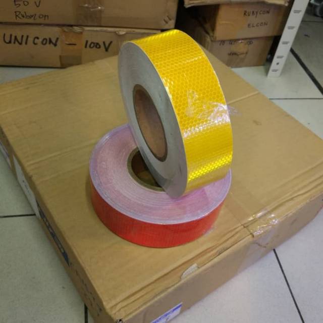 

Stiker Safety Reflektor Stiker Memantulkan Cahaya Ukuran 2" x 45.Mtr