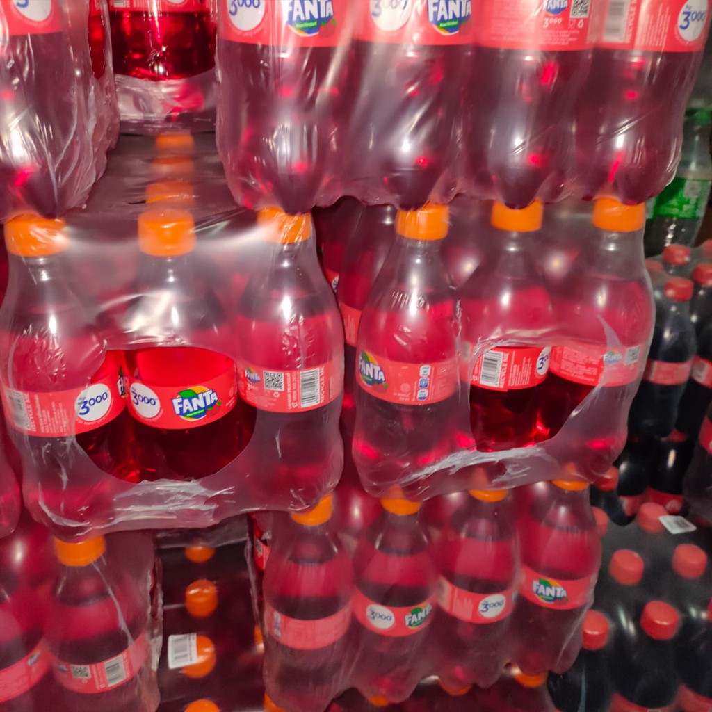 

Fanta Botol Rasa Stroberil Minuman Soda 250ml Isi 12pcs