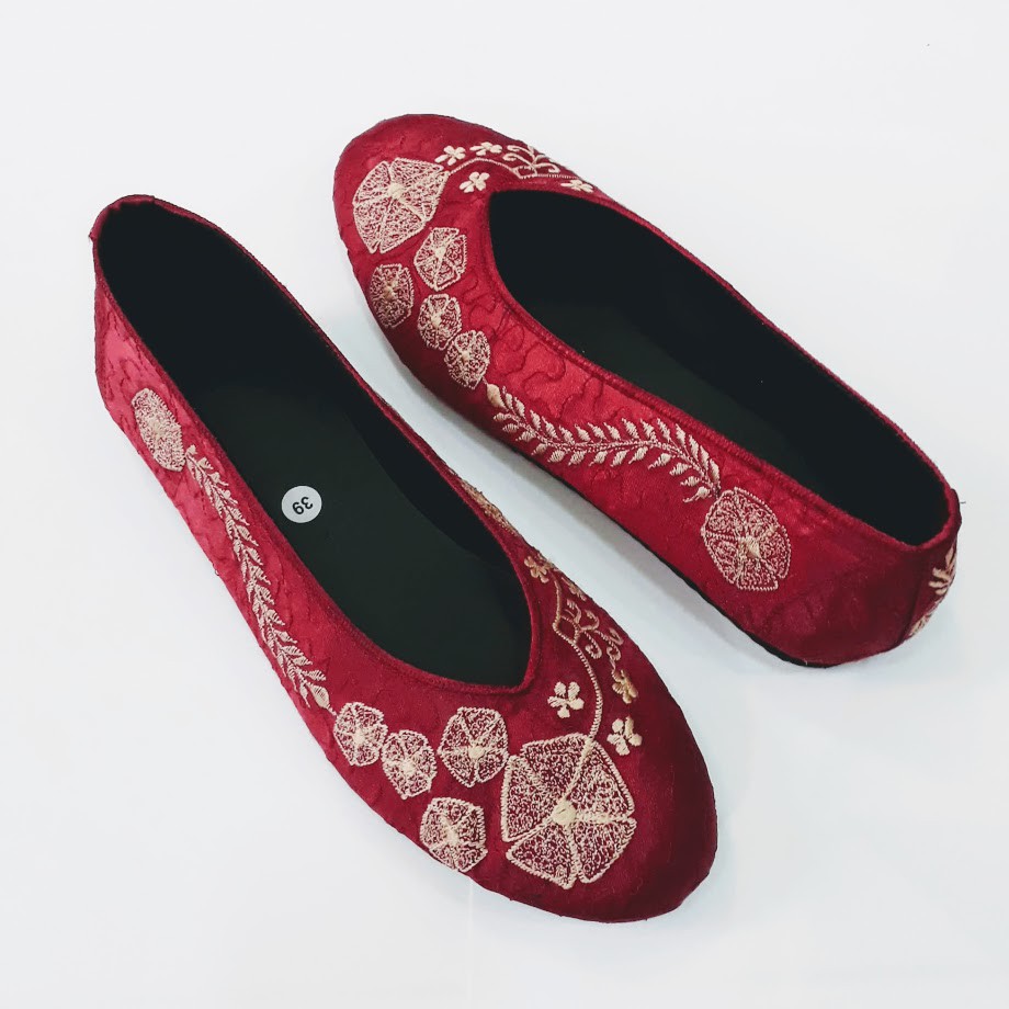 etnik fashion sepatu wanita flat slip on bordir mawar merah