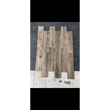 granit dinding/lantai 15x60 roman motif kayu matte