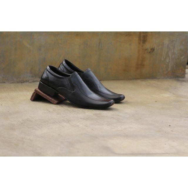 CLARKS PANTOFEL HITAM LEATHER / SEPATU FORMAL SLIP ON KULIT PRIA / MURAH KEREN BERKUALITAS TINGGI