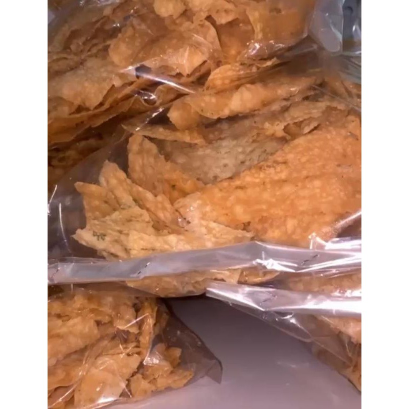 

Keripik pangsit by roticoklatku