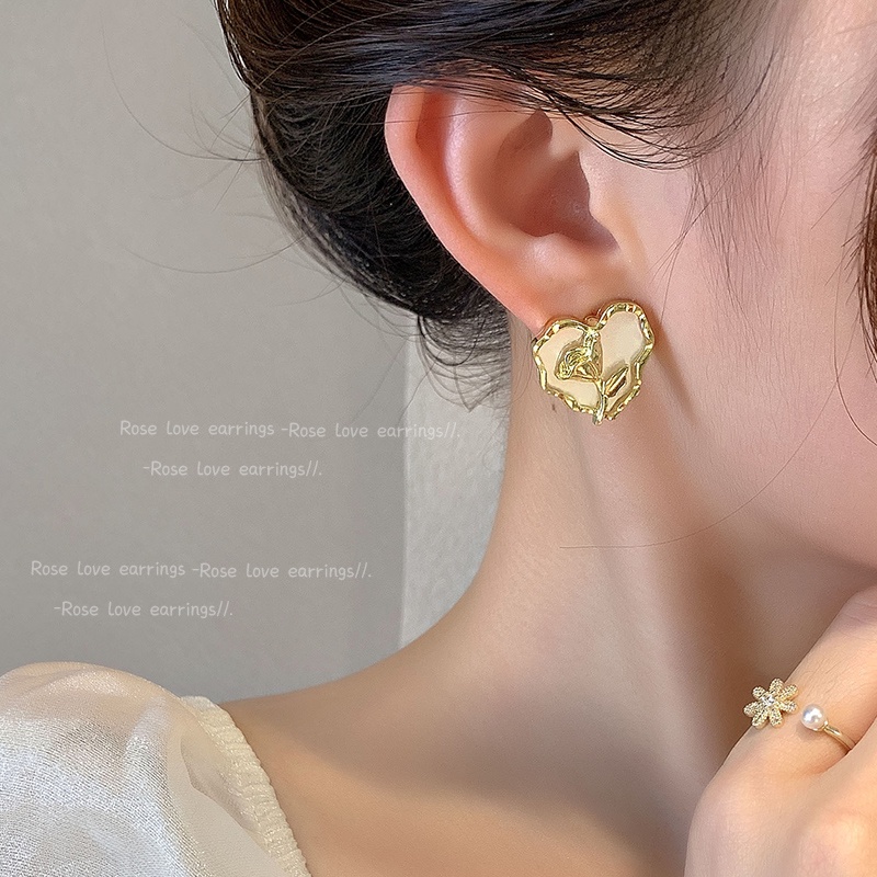 Anting Bentuk Bunga Bahan 925 Silver Needle Metal Gaya Vintage Korea Untuk Wanita