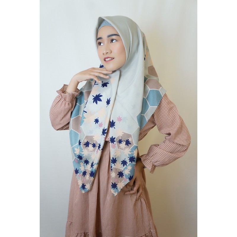 Segi Empat Azara Laser Cut Motif