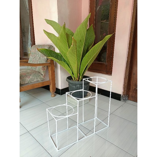 rak bunga besi susun