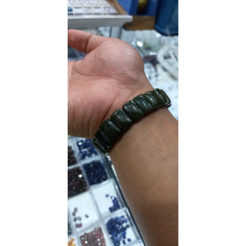 gelang batu giok hijau lumut