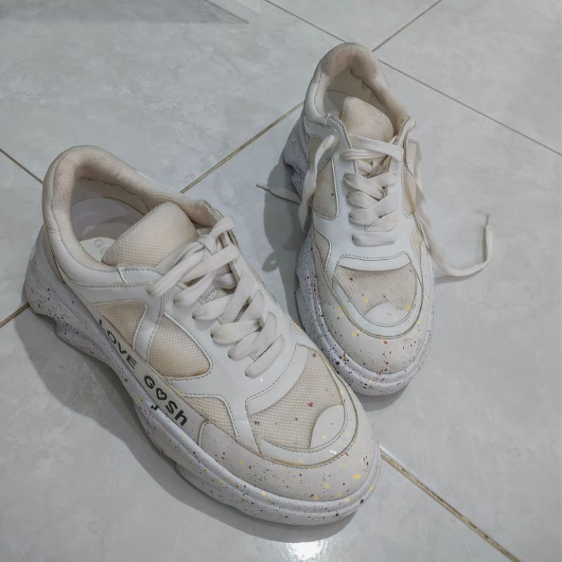 PL sepatu Gosh