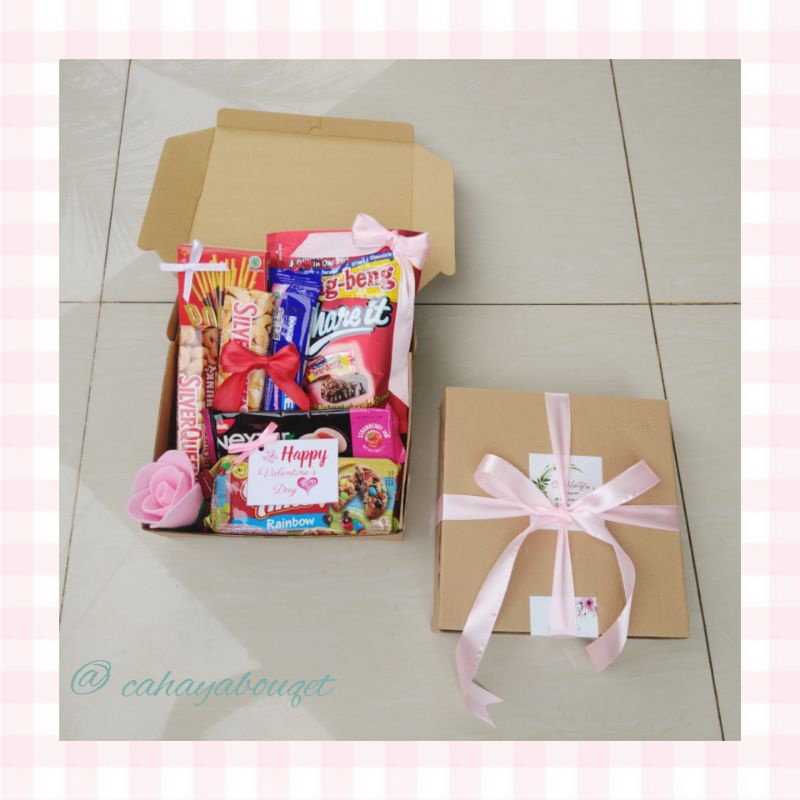 

Gift Box/Hampers/Kotak kado