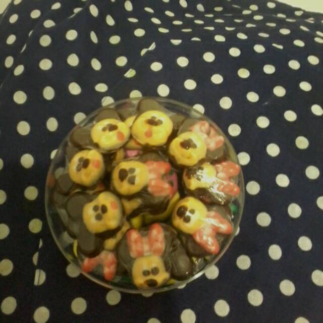 

Coklat karakter mikiey mouse