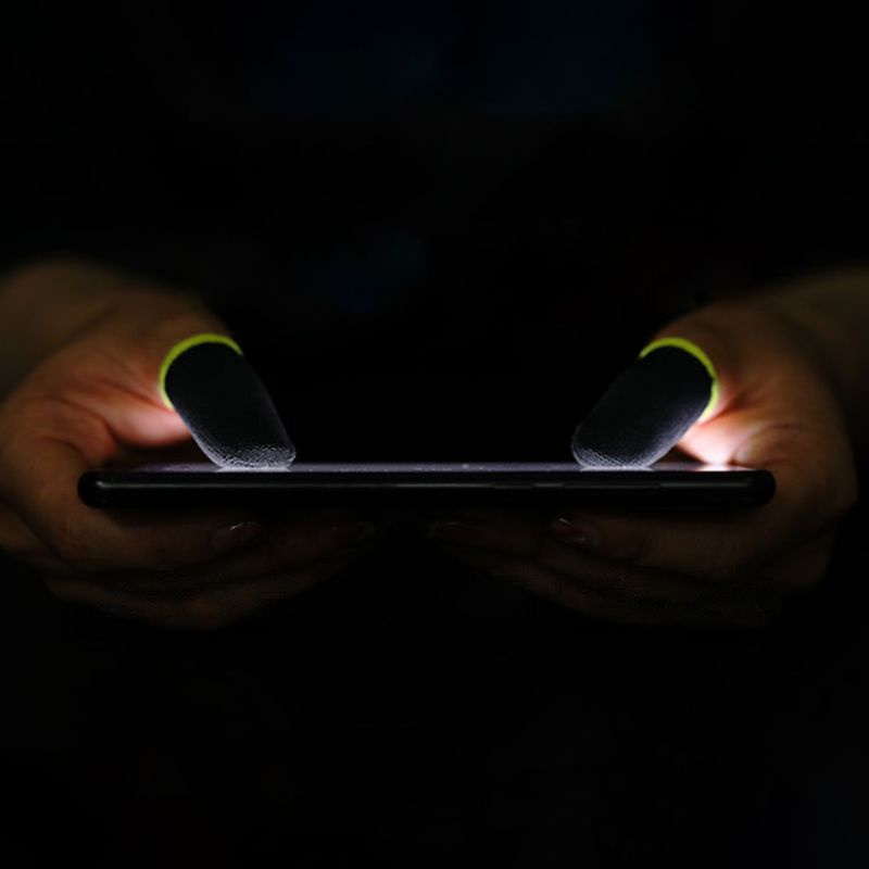 Btsg 1pasang Sarung Tangan Jari Serat Karbon Non-slip Breathable Finger Gaming Gloves Untuk Android/iOS Handphone/Tablet