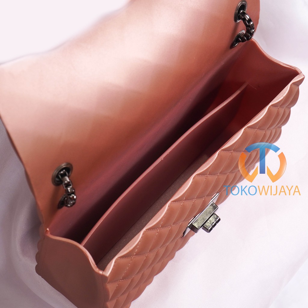 Tas Jelly Matte Maxi Kotak Size 18 Cm Rantai Hitam (Gratis Boneka &amp; Syal)