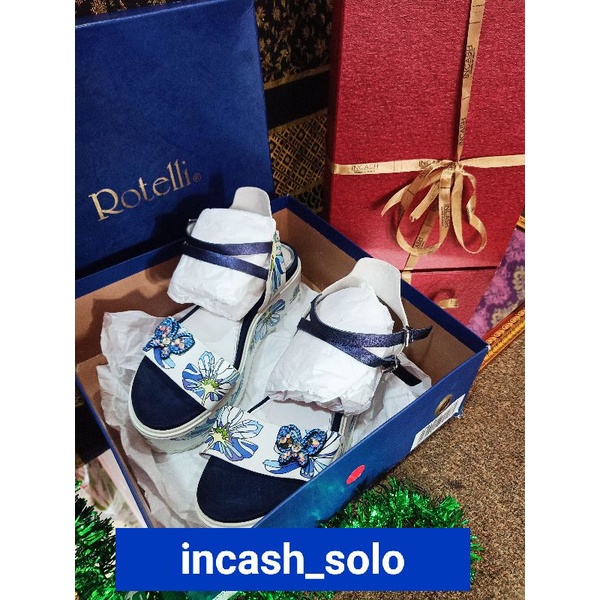 Preloved wedges rotelli art 677 (white )