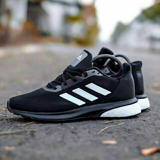 Adidaa boost Astrarun black white