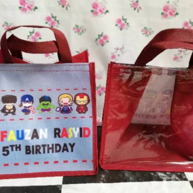 

Tas ultah mika bening