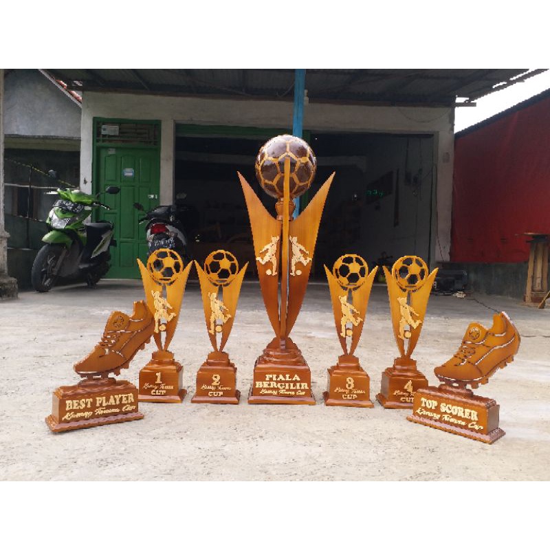 piala bola/tropy bola/pialakayu/piala ukir