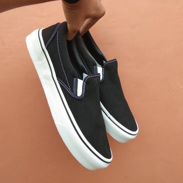 Slip On Polos Classic BW | Shopee Indonesia