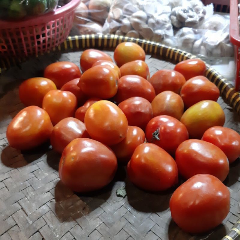 

Tomat Merah Besar Super 1/2 (500g)