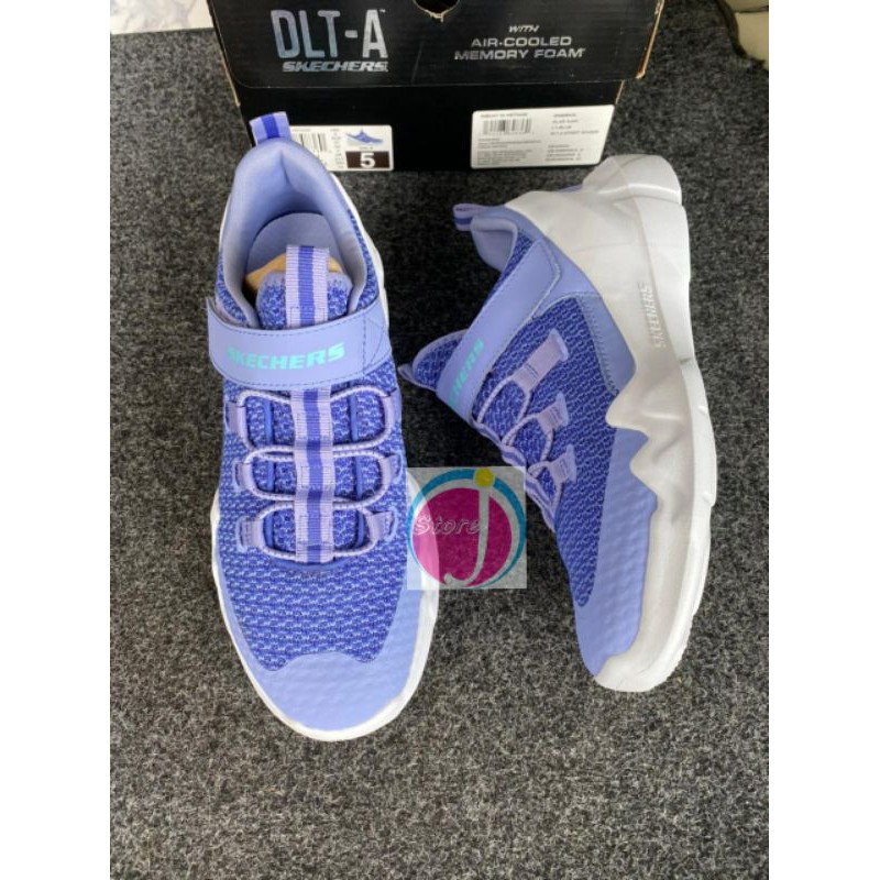 SEPATU SKECHERS WANITA DLTA STREET SOUND