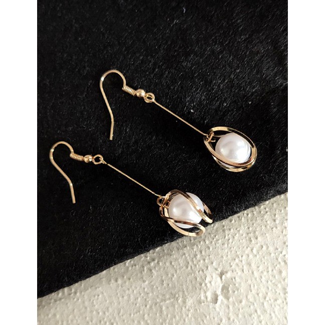 LRC Anting Gantung Fashion Gold Openwork Pearl Drop Earrings F48818