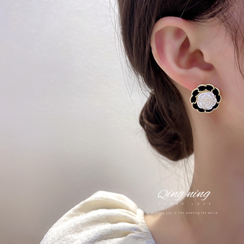 Anting Tusuk Motif Bunga Camellia Simple Elegan Ala Korea Untuk Wanita