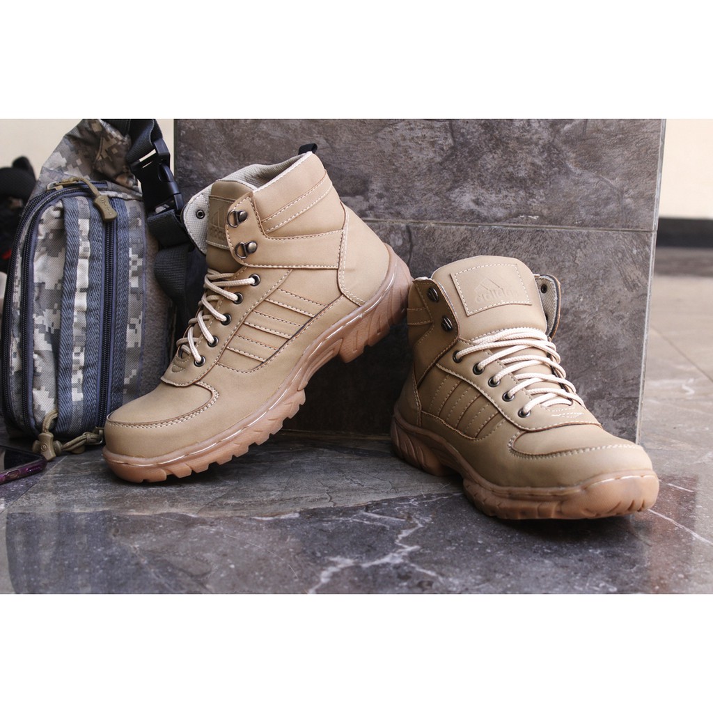 GRATIS ONGKIR SEPATU BOOTS SAFETY UJUNG BESI WARNA CREM BAHAN SINTETIS JAKY TOURING UNTUK PRIA