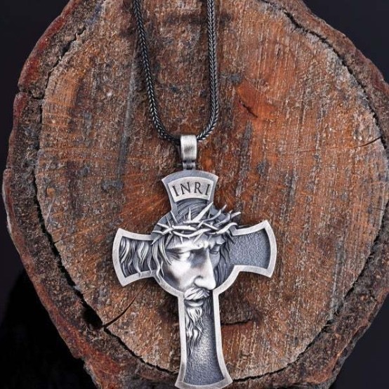 Kalung Desain Salib Yesus Bahan Stainless Steel Untuk Pria