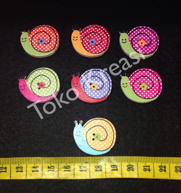 Kancing kayu karakter / wooden buttons