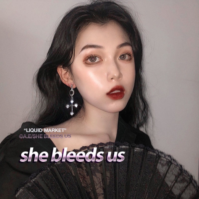 Black Diamond Baroque kata bingkai bentuk hati dengan berlian asymmetric telinga stud anting-anting