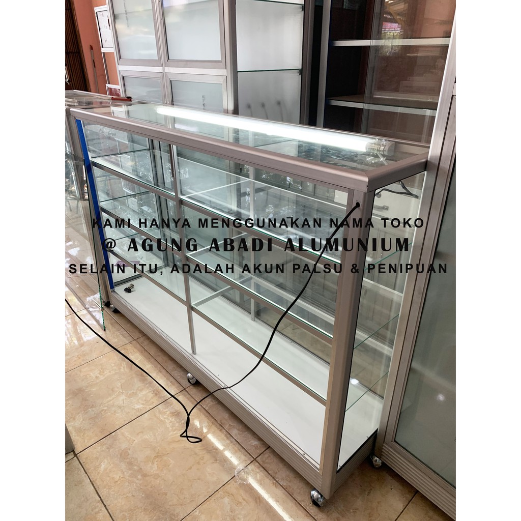 

Etalase Kaca 1.5 Meter + Lampu