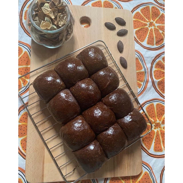 

Chocolate sourdough Bun
