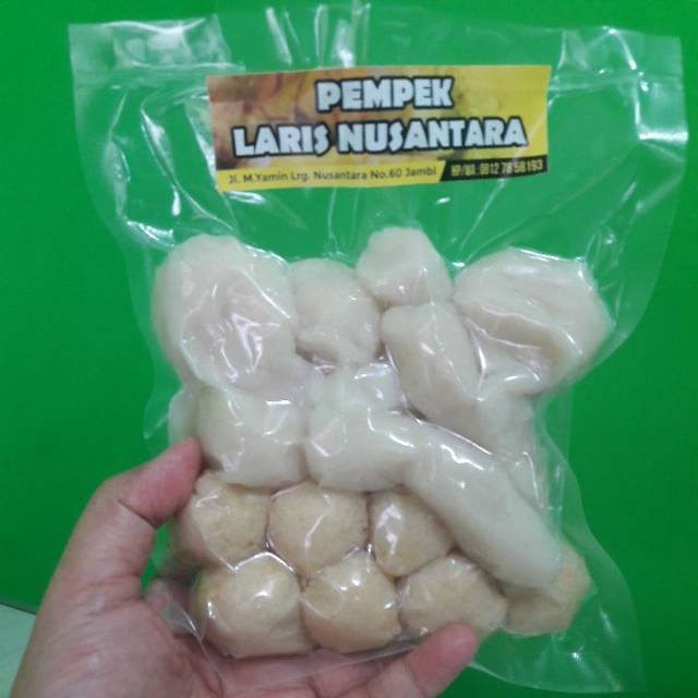 

Pempek khas palembang. Campur 15pcs