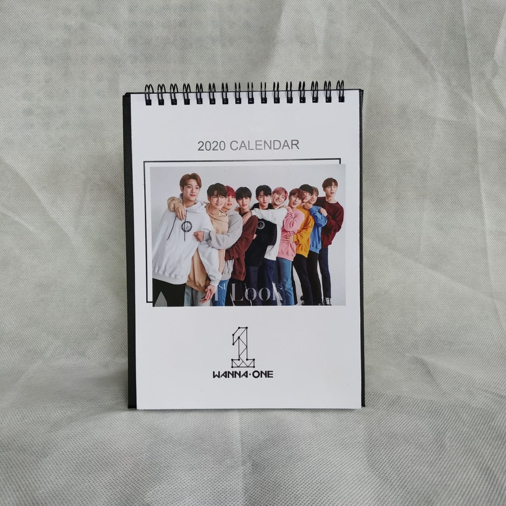 

Kalender Meja 2025 Wanna One Bebas Custom
