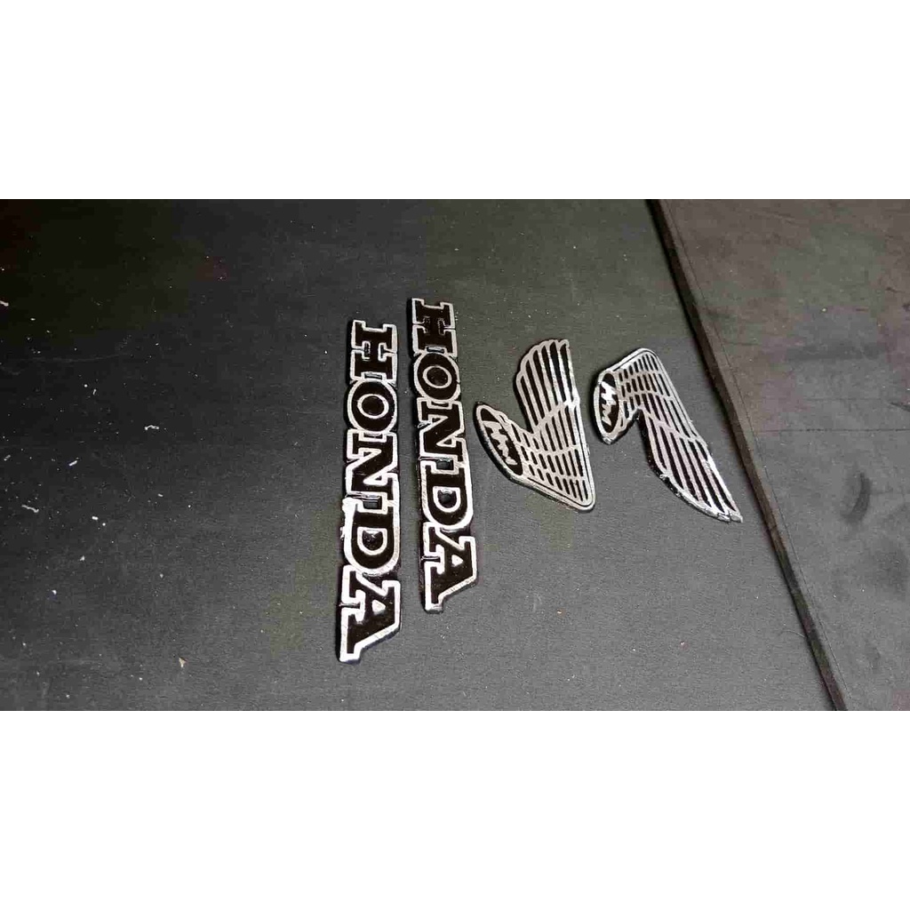 emblem Tangki cb100 1set emblem tangki cb100 galatik emblem tangki gelatik cb100 (LOKAL HITAM)
