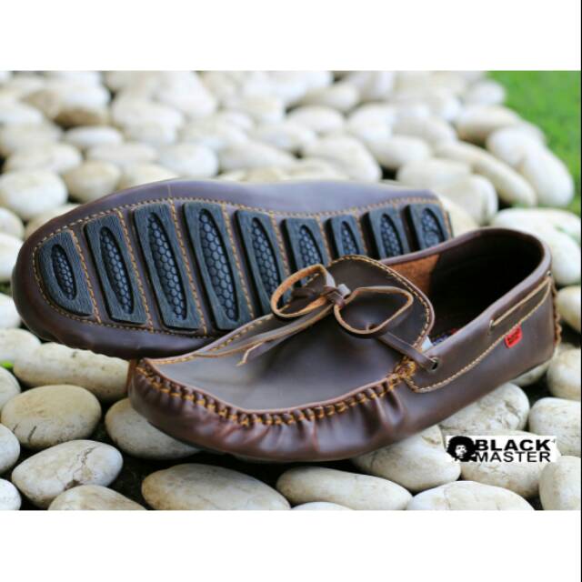 Black master sepatu