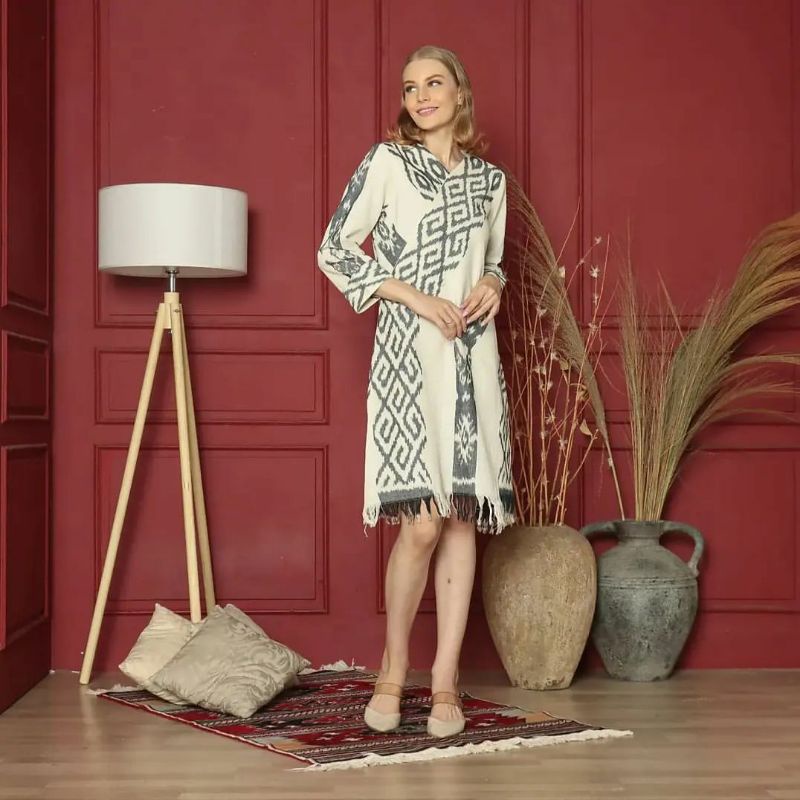 Baju Dress Wanita Batik Tenun Jepara warna putih lengan panjang