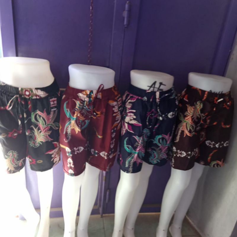 CELANA PENDEK MOTIF BATIK DAN BUNGA BAHAN KATUN STRECTH / HOT PANTS BATIK DAN BUNGA