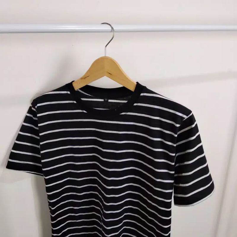Kaos Stripe / Salur Hitam-Putih Pria Wanita